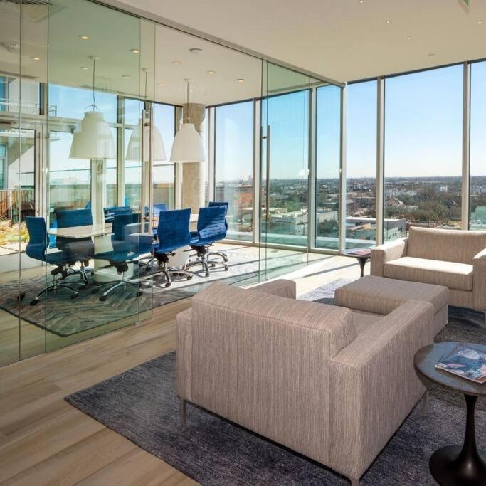 Apartmán Luxury Highrise In Midtown - Skyline Views And Chic Decor Houston Exteriér fotografie